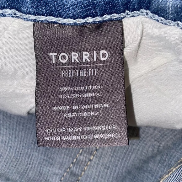 Torrid  Perfect Vintage Stretch Mid-Rise Cuffed Denim 
Shorts, 5” inseam, sz 14 - Picture 11 of 13